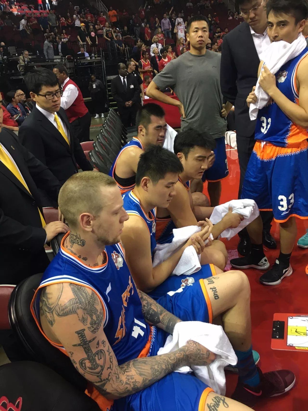 亚博体育娱乐 -赛地聚焦:CBA常规赛清晨热度飙升,山东男篮更衣室发声,引发热议,赛季目标并未改变的简单介绍